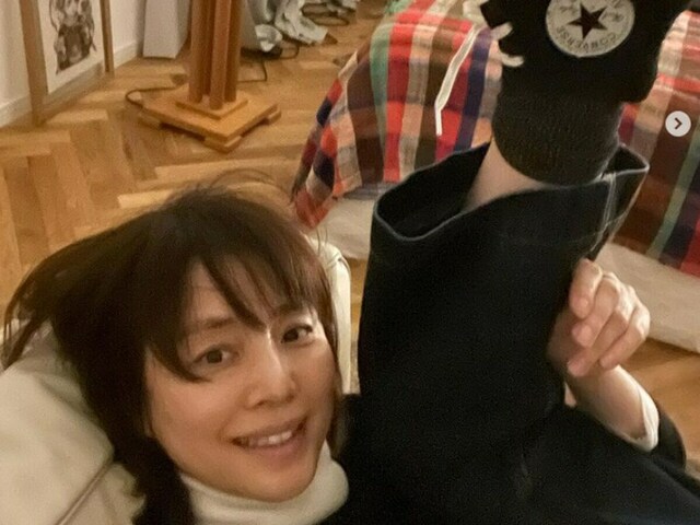 石田ゆり子さんカラー AOA コーラル＆ゴールドチーク 【付録】