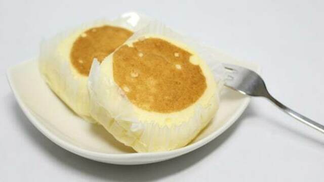 北海道チーズ蒸しケーキ にソーセージを挟むという一見愚行なアレンジが美味すぎた Antenna アンテナ