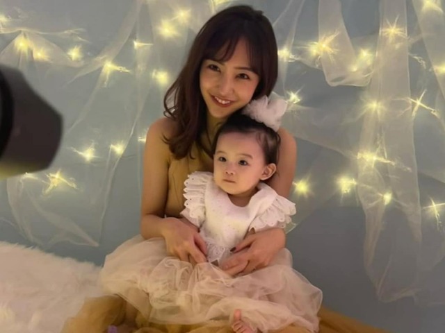 「完全にママ似」板野友美、1歳の娘がかわいすぎると話題に！ 「ふとした表情に友ちんの面影があって激かわ」 Antenna[アンテナ]