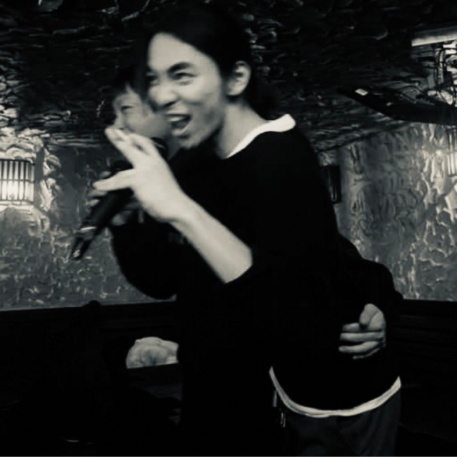 井上陽水のアルバム『9.5カラット』収録曲をスナックで歌う渋さ。北海道の大地で生まれ育った文才にあふれたモデルRAY ファッションモデルの好きなものvol.52 antenna[アンテナ]