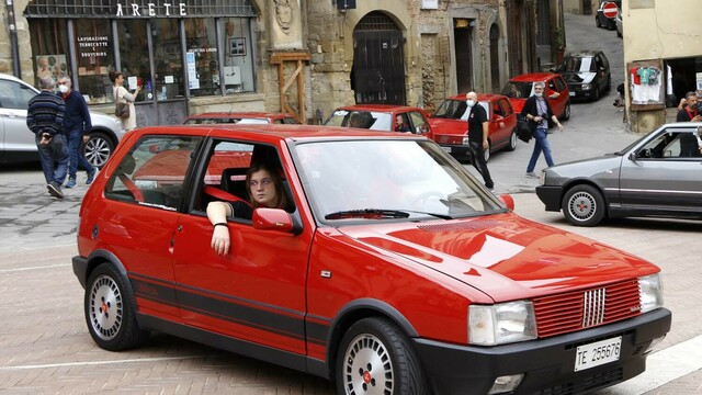 第793回：誕生40年を迎えた「フィアット・ウーノ」はクルマ界の「ネオリアリズム映画」だ[マッキナ あらモーダ！] antenna[アンテナ]