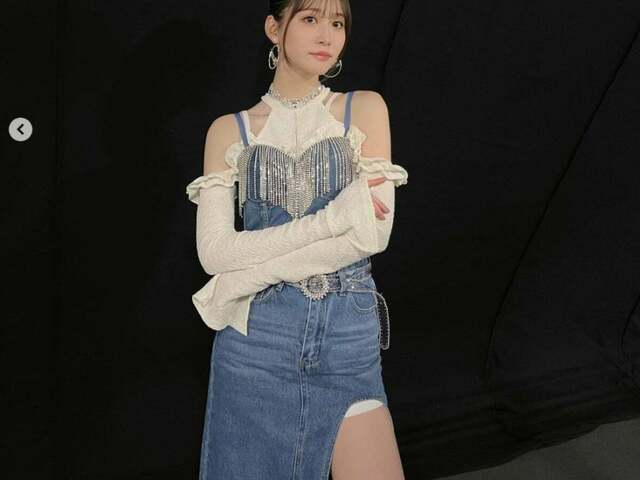 めるる  太もも めるる、大胆肌見せの衣装で太ももあらわに！ 「スタイル良すぎるんよ」「綺麗でカッコイイ！」 | antenna[アンテナ]