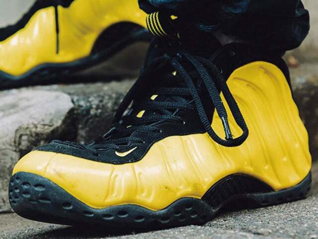 NIKE エアフォームポジット トリプルブラック スエード ほこり