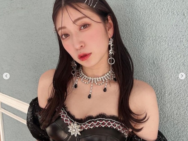 まだ現役いけますね」吉田朱里、胸元あらわな“韓国アイドル風”ショット