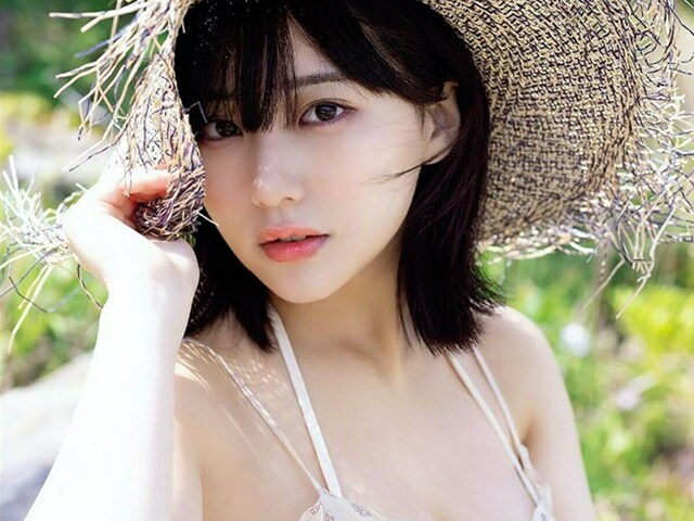 色っぽい」田中美久、谷間あらわなグラビアショット公開！ 「みくりん見てると心が浄化される」 | antenna[アンテナ]