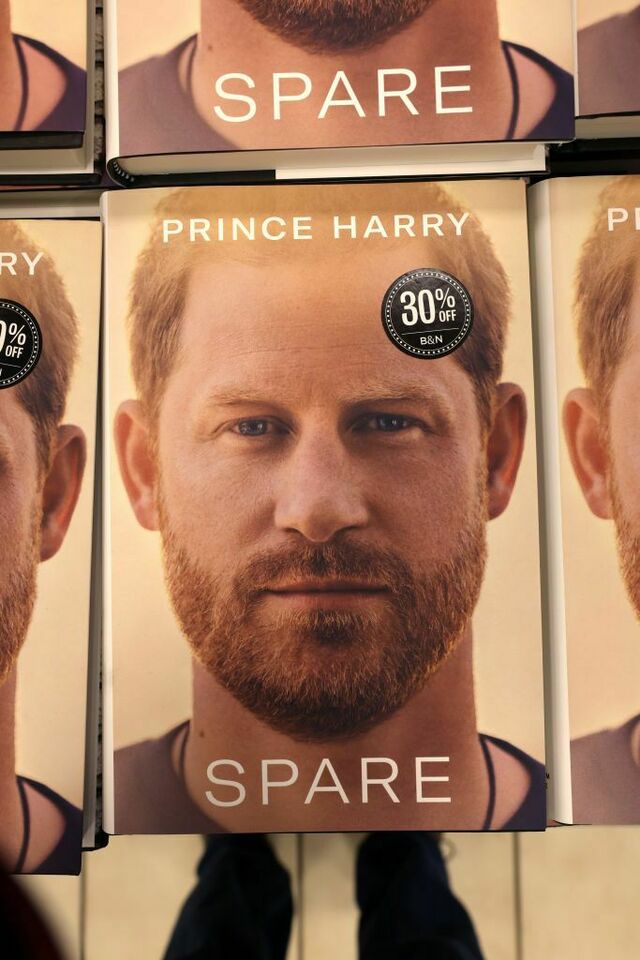 Spare Prince Harry 洋書 ハードカバー - 洋書