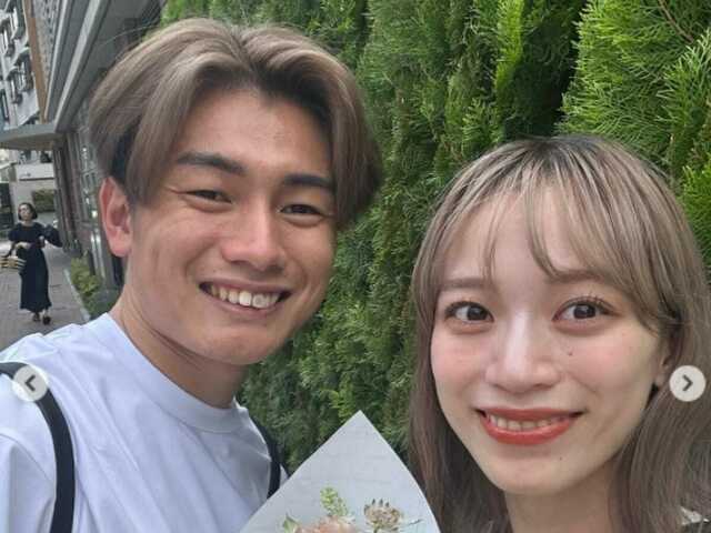 サッカー日本代表・上田綺世、モデル美人妻とのプライベートツーショット公開！ 「素敵夫婦すぎ」 Antenna[アンテナ]