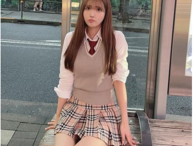 えちえちJK」三上悠亜、太ももあらわな超ミニの制服姿で原宿に！ 「学校のマドンナだ」「現役やん！」 | antenna[アンテナ]