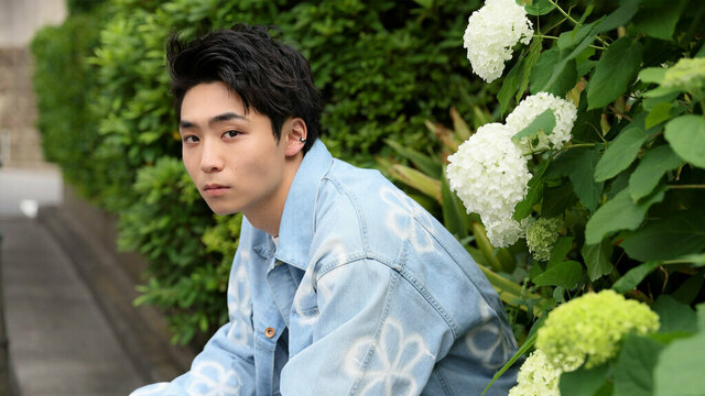 「絶対にカメラの前ではしない表情」今を時めく俳優・八村倫太郎が魅せた二面性。気になる体つくりの点数は？ antenna[アンテナ]