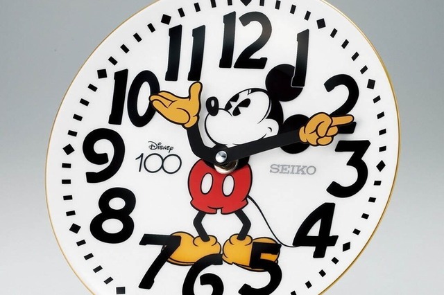 セイコー「ディズニー創立100周年」限定の絵皿時計、ミッキーマウスの