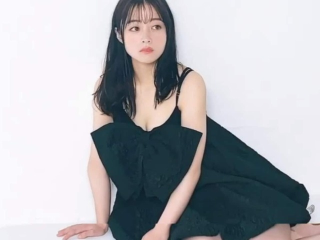 橋本環奈、谷間ちらり＆美脚あらわな色っぽい姿に「透明感がありすぎる」「天使ですか？」と絶賛の声 | antenna[アンテナ]