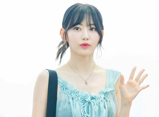 LE SSERAFIM 宮脇咲良 ”まるで妖精” お洒落すぎる夏の空港
