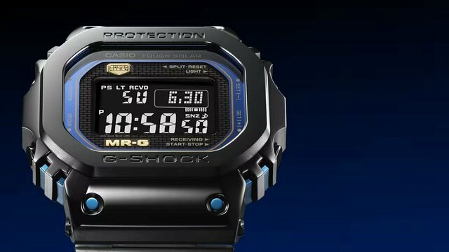 ヘルノ×G-SHOCKのコラボ腕時計、三角格子ラインが浮かび上がるブラック