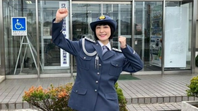 鳥居みゆき、“別人級”かわいすぎる警察官ショット公開！ 「ほんと美人