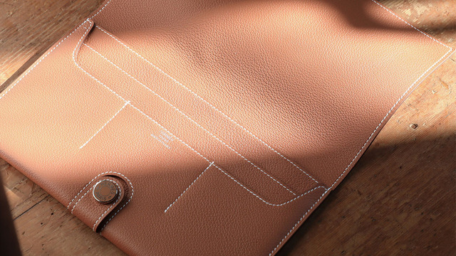 洗練されたフォルム HERMES R.M.S Toutenmain ウォレット R.M.S Toutenmain wallet | Hermès USA