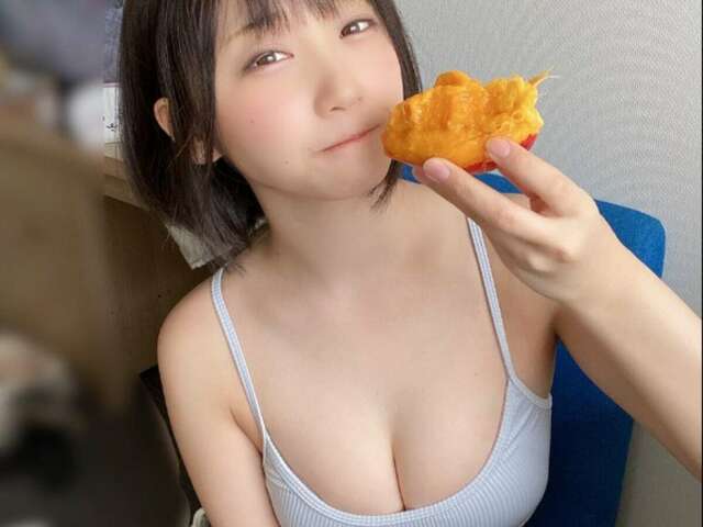 タンクトップ おっぱい かわいい