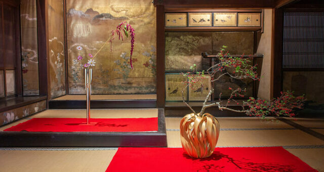 【未生流笹岡家元 笹岡隆甫が生ける十月の花】赤い実が可憐なうめもどきを生ける秋 antenna[アンテナ]