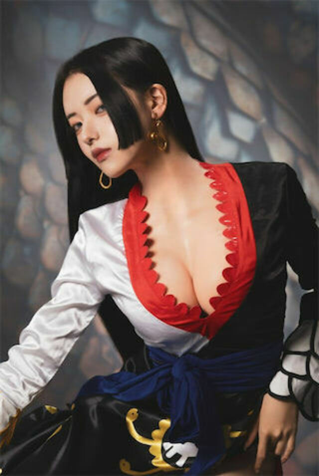 まるでフィギュア…夏帆、ボア・ハンコックのコスプレ姿に絶賛の