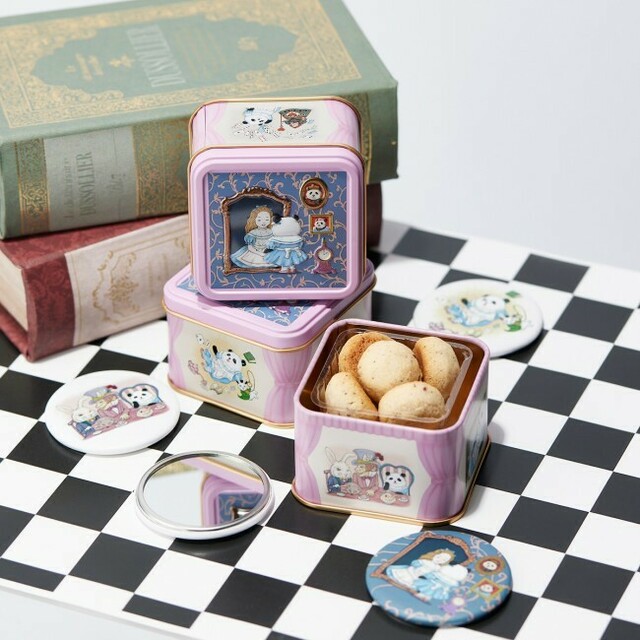 阪急うめだ本店に「不思議の国のパンダ缶」登場！ いちご紅茶クッキー  