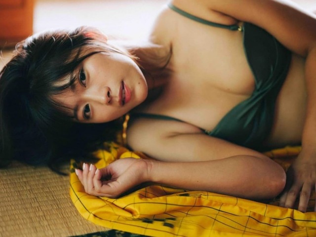 山内鈴蘭エロ 極上だ」山内鈴蘭、イメージDVD発売で谷間あらわなビキニ姿を披露！ 「超色っぽい」「大人の女性」 | antenna[アンテナ]