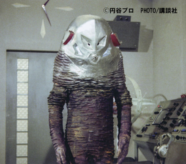 ウルトラマン“驚きの神回”…凶悪宇宙人「ザラブ星人」に縛り上げ