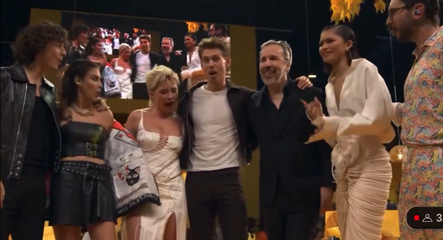 フローレンス・ピューの顔にファンが投げた物が当たる事故が発生 ─ ティモシー・シャラメら共演者も驚き antenna[アンテナ]