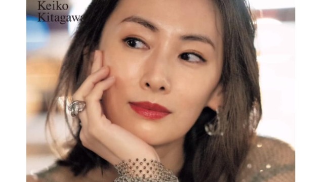 北川景子、透け透けセクシー衣装に「背中の綺麗さがヤバすぎます
