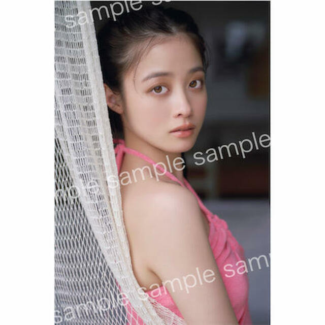 橋本環奈の最新写真集『カレイドスコープ』、ランダム封入特典ポスト 