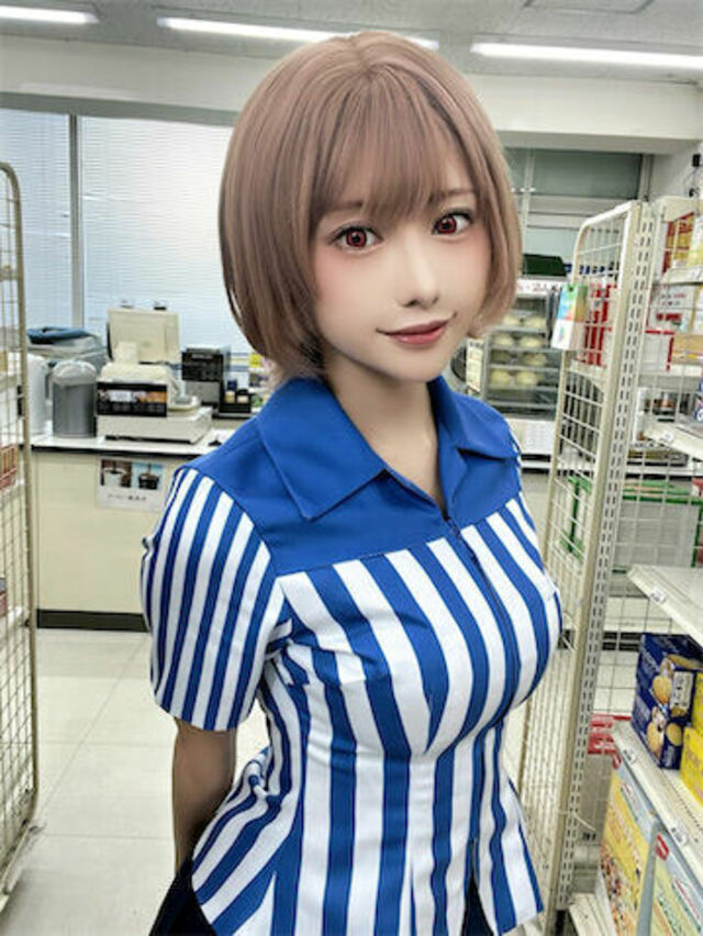 毎日会いに行きたくなる？ 篠崎こころ、ボディラインあらわなコンビニ店員コスプレを披露 | antenna[アンテナ]