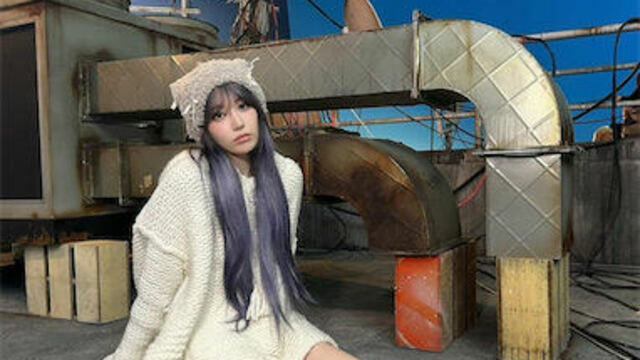 Raucohouse ニット Le Sserafim 宮脇咲良着用 宮脇咲良、自作のニット衣装からウエストをチラ見せ「スタイル良