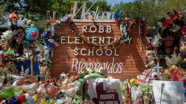 「なぜ校舎に入らなかった？」...米ロブ小学校銃乱射事件、遺族の悲しみと怒り antenna[アンテナ]