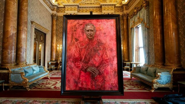チャールズ国王 初の肖像画公開！ 過去に賛否がわかれたエリザベス女王夫妻の肖像画とは antenna[アンテナ]