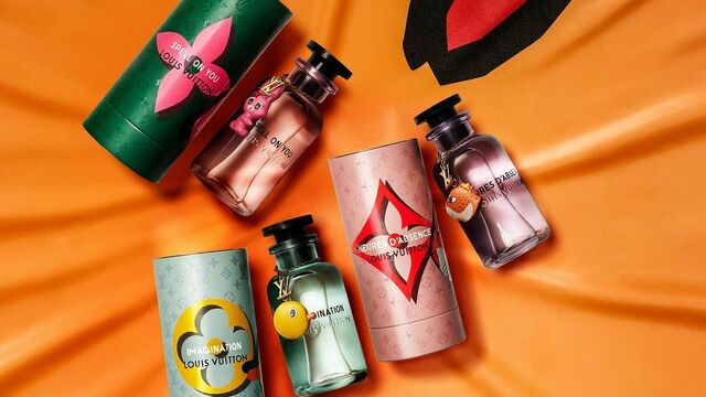 Louis Vuitton Japan on X: "新作メンズ・フレグランス｢LV Lovers(LV ラバーズ)｣ 豊かなシダーウッドのベースノートにガルバナムの生き生きとしたグリーンノートを重ねて。爽やかなジンジャーのエネルギーを感じる光のパワーに満ち溢れた香りです。コンポジションの詳細は ... Louis Vuitton 香水 LVers ラバーズ