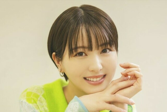 浜辺美波、本日24歳に！ ギャルメイクにツインテール制服姿まで 可愛  