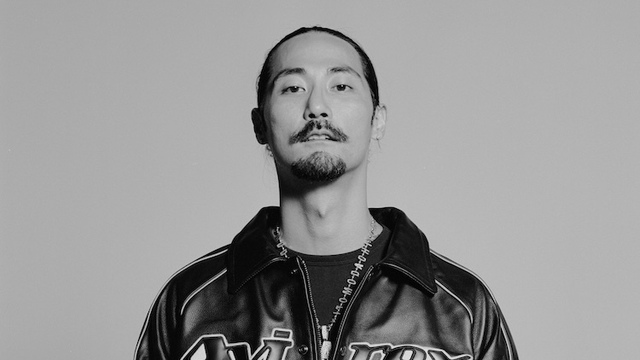Jin Doggが手がけるOMGとアヴィレックスのコラボレーション。特別なバーシティージャケットの登場です。 | antenna[アンテナ]