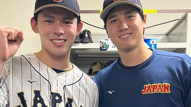 ロート 佐々木 コラボ フェイスタオル （佐々木朗希 ロート製薬