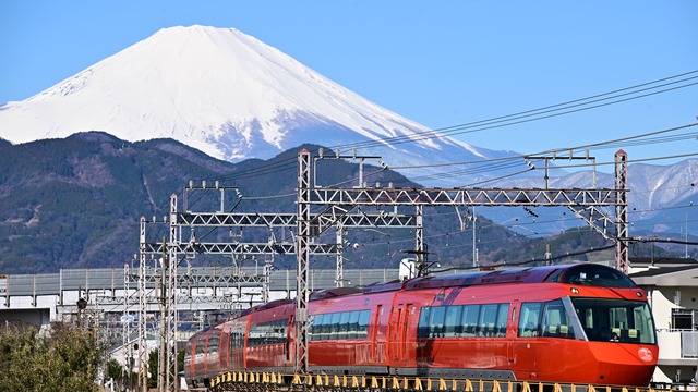 小田急ロマンスカー」希少になった「前面展望席」に簡単・激安で