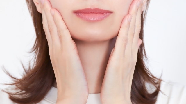 「顔に肉がつきやすい人」に骨格は関係ない！顔がパンパンになる原因はソレだったか… | antenna[アンテナ]