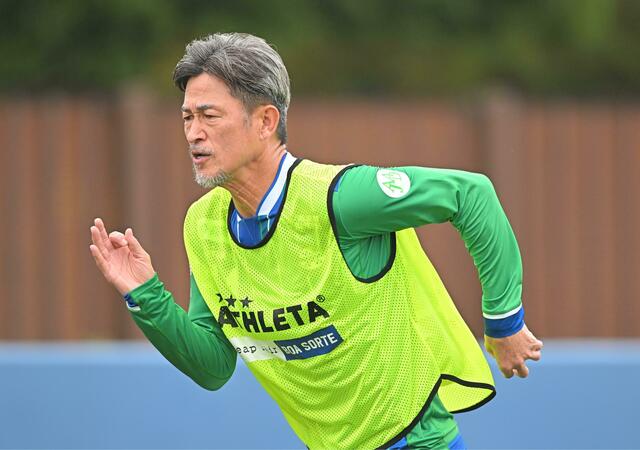 手数料安い 58歳になった“キングカズ”こと三浦知良。「40年目のシーズン 応援グッズ