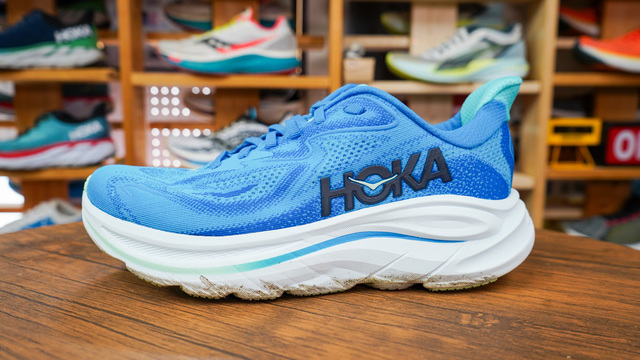 マルニとHOKAがコラボ！ 特別なBONDI B3 LS発売──GQ新着