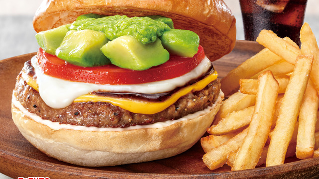 ケンタッキー“最重量級チーズソース”のバーガーが復活! 今年は ケンタッキー“最重量級チーズソース”のバーガーが復活! 今年は