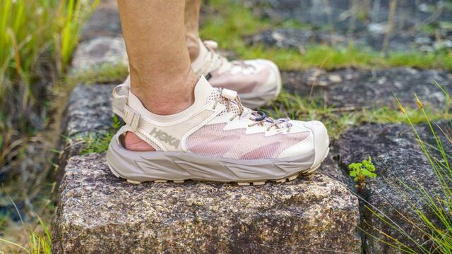 注目!!最旬コラボ★【MARNI× HOKA】Bondi B3LS スニーカー Marni x HOKA Reveal BONDI B3LS Sneaker Dropping This Spring