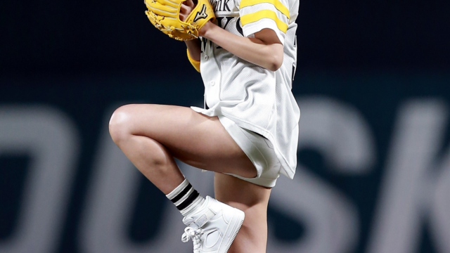 仲里依紗、ミニスカ×タイツで抜群のスタイルを披露！ 「すっっ