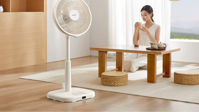昨年1週間で完売したニトリの「折りたためるコードレス扇風機