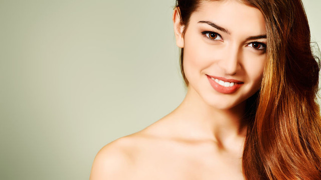 顔のたるみケア マッサージ ツボ 筋トレ 頭皮マッサージ 解消グッズなど美容プロおすすめの顔のたるみをとるリフトアップ方法や習慣 Antenna アンテナ