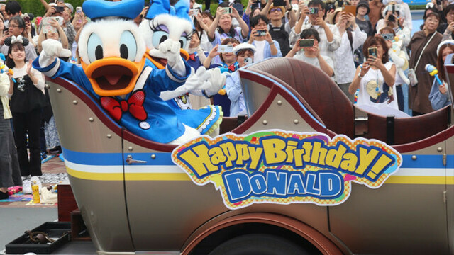 ディズニーかぶりものレア ディズニー被り物恐竜 - メルカリ