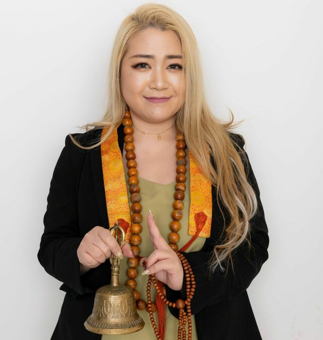 ギャル霊媒師・飯塚唯、AIの進化に怯えるIT社長38歳を霊視した結果が怖