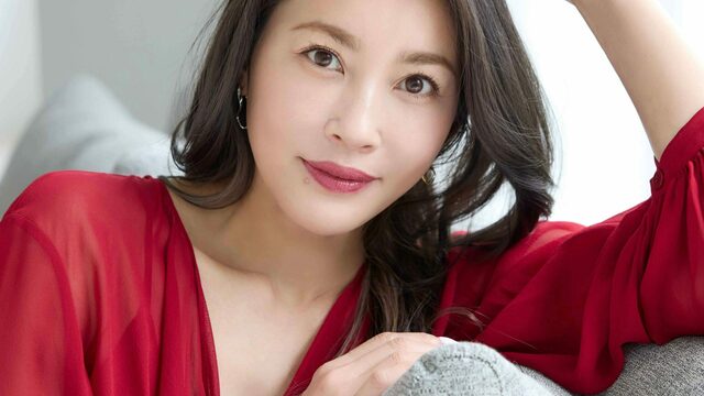 瀬戸朝香さん　直筆サイン色紙　女優　芸能人　君といた夏　成田離婚　東京大学物語 瀬戸朝香さん】50歳を目前に本格復帰。後押ししたのは娘の留学