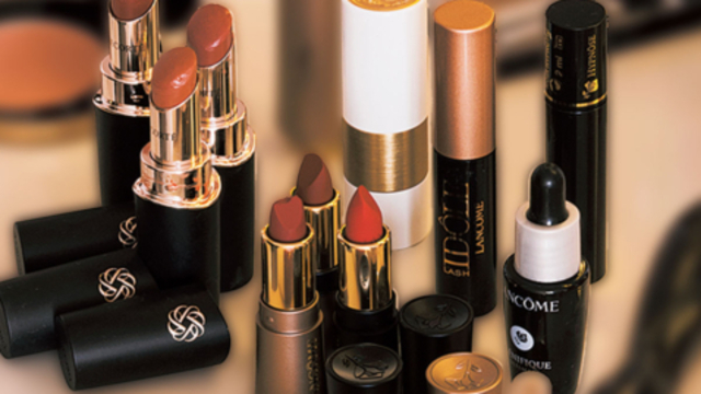 コスメデコルテ、スック】の美女広報さんが持ってた！秘密の