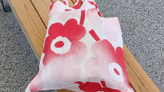 マリメッコ ウニッコ ミニトートバッグ ブルー×レッド ミャクミャク風 万博風 ミャクミャク似！？SNSを参考にしたマリメッコUnikko柄で楽しむ